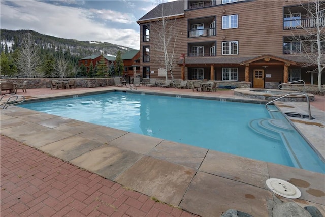 91 River Run Rd Unit 8122, Keystone, CO 80435 - community pool featuring a mountain view, a patio area, and a hot tub