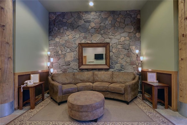 91 River Run Rd Unit 8122, Keystone, CO 80435 - living room featuring a wainscoted wall
