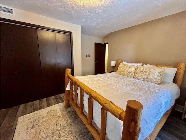 1310 Baldy Rd Unit D, Breckenridge, CO 80424 - bedroom featuring wood finished floors, visible vents, a textured ceiling, and a closet