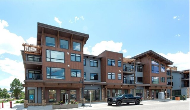 37 W 4th St Unit 201E, Silverthorne, CO 80498 - view of swimming pool with a mountain view and an in-ground hot tub