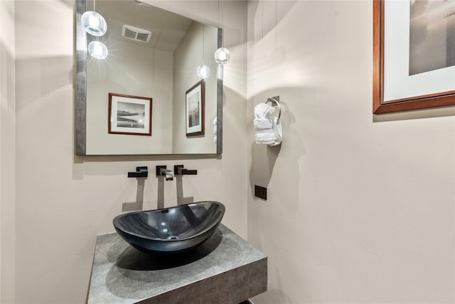 bathroom featuring sink