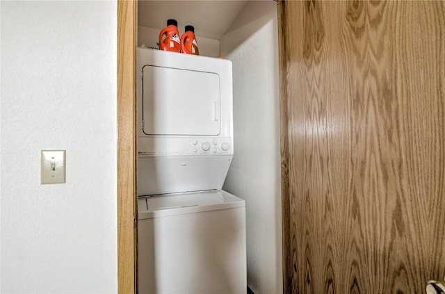 715 S 5th Ave Unit 260, Frisco, CO 80443 - washroom featuring stacked washer and clothes dryer