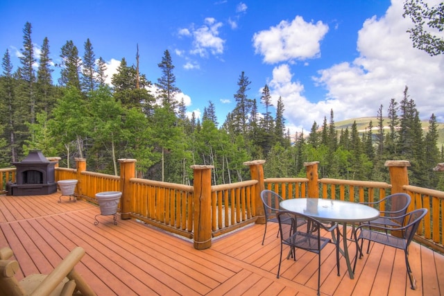 deck with outdoor dining space