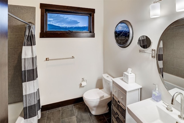 53 Hargrove Way, Silverthorne, CO 80498 - full bathroom featuring toilet, shower / bath combo with shower curtain, a sink, baseboards, and tile patterned floors
