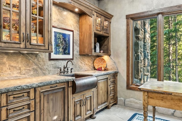 165 River Park Dr, Breckenridge, CO 80424 - bar area featuring tasteful backsplash and a sink