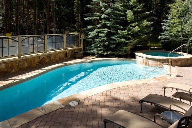 280 Trailhead Dr Unit 3037, Keystone, CO 80435 - view of pool featuring a patio area, a pool with connected hot tub, and fence