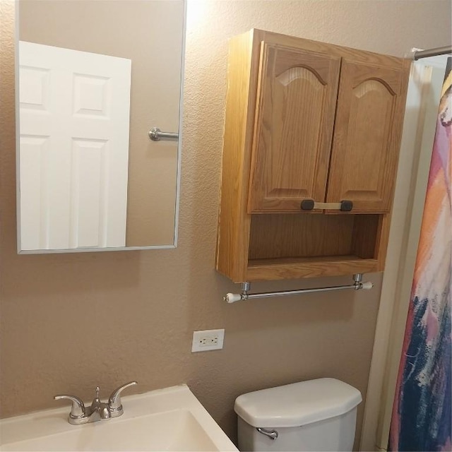 bathroom featuring a sink and toilet