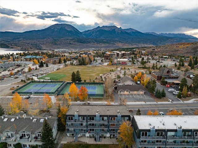 birds eye view of property featuring a mountain view