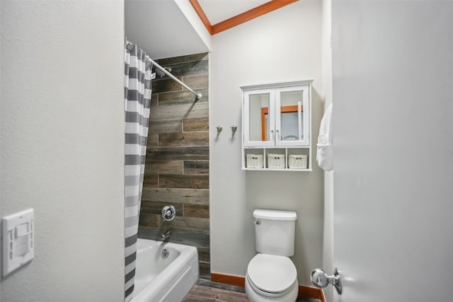530 Tennis Club Rd Unit 1328, Keystone, CO 80435 - full bath with baseboards, shower / tub combo with curtain, wood finished floors, and toilet