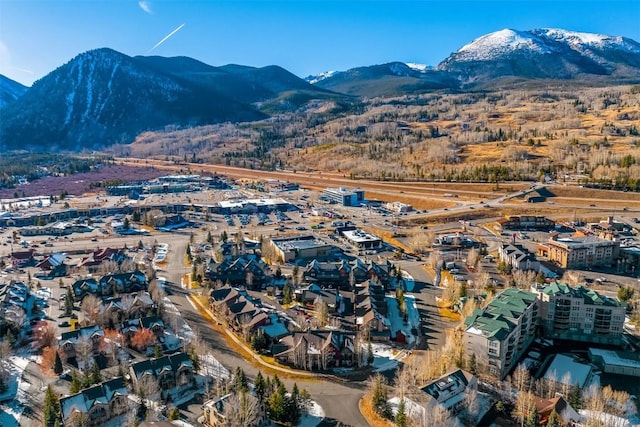 drone / aerial view featuring a mountain view