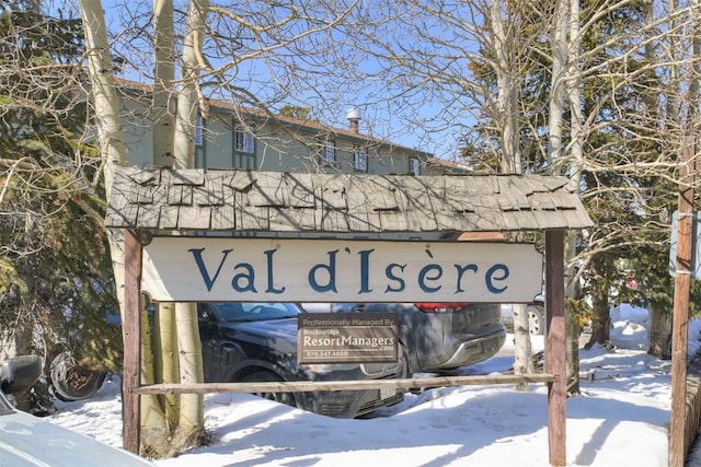 view of community / neighborhood sign