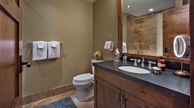 2250 Apres Ski Way Unit R-702, Steamboat Springs, CO 80487 - bathroom with toilet, vanity, baseboards, a shower with shower curtain, and recessed lighting