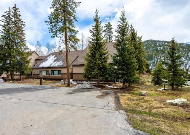 view of front of property