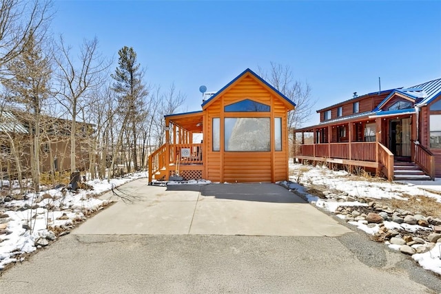 view of front of house featuring log veneer siding