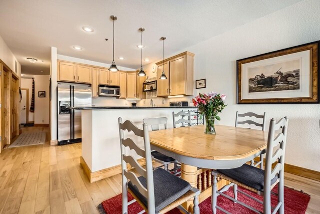 dining area with recessed lighting, light wood finished floors, and baseboards