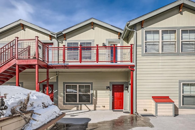 view of front of house with a balcony