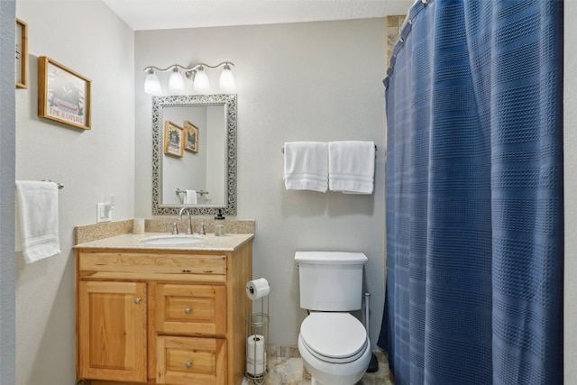 full bathroom with vanity, toilet, and a shower with curtain