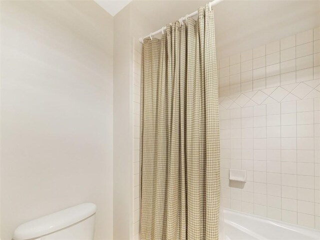 100 Dercum Sq Unit 8389, Keystone, CO 80435 - full bathroom with toilet and shower / bath combo with shower curtain