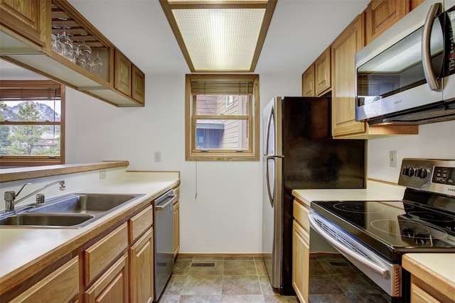 400 Bayview Dr Unit D, Frisco, CO 80443 - kitchen with stainless steel appliances, a sink, light countertops, and baseboards