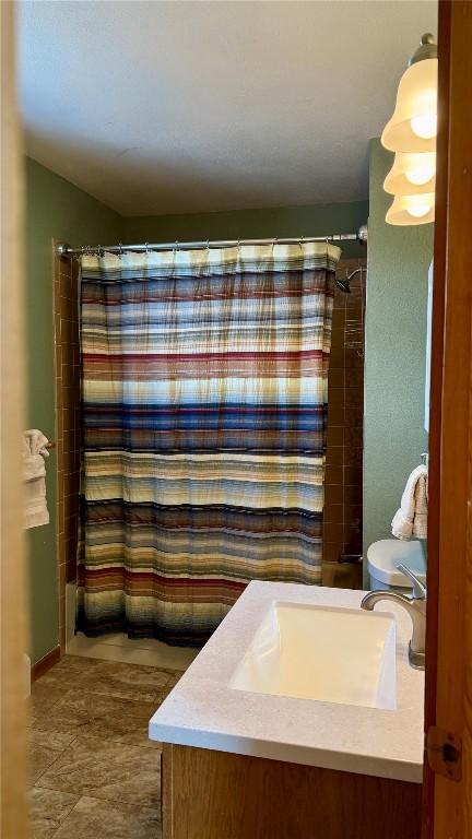 9430 Ryan Gulch Rd Unit 9453, Silverthorne, CO 80498 - full bath with vanity and a shower with curtain