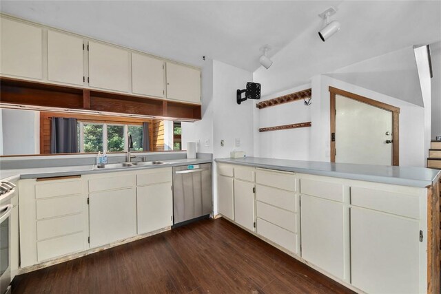 2495/2497 Val Disere Cir, Steamboat Springs, CO 80487 - kitchen featuring stainless steel dishwasher, dark wood finished floors, a peninsula, light countertops, and range