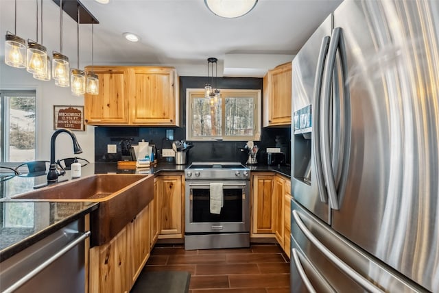876 Broken Lance Dr Unit 876, Breckenridge, CO 80424 - kitchen with stainless steel appliances, a sink, tasteful backsplash, wood tiled floors, and recessed lighting