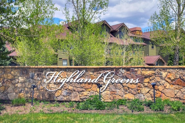 view of community / neighborhood sign