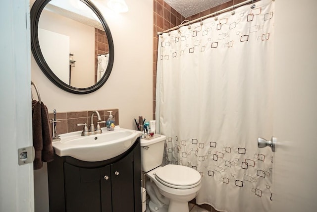 420 County Road 64, Craig, CO 81625 - full bath with a textured ceiling, toilet, a shower with shower curtain, vanity, and decorative backsplash