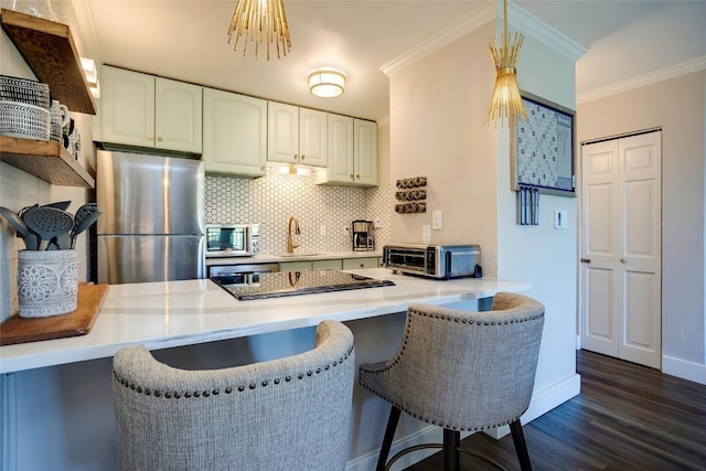1920 Ski Time Square Dr Unit 402, Steamboat Springs, CO 80487 - kitchen with stainless steel appliances, a peninsula, dark wood-style floors, tasteful backsplash, and a kitchen breakfast bar