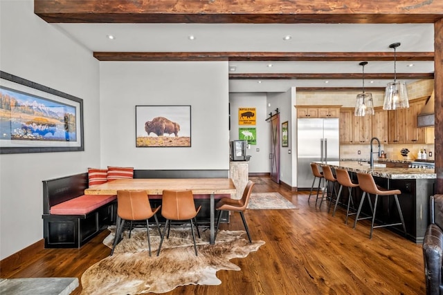 dining space with dark wood-style floors, breakfast area, and baseboards