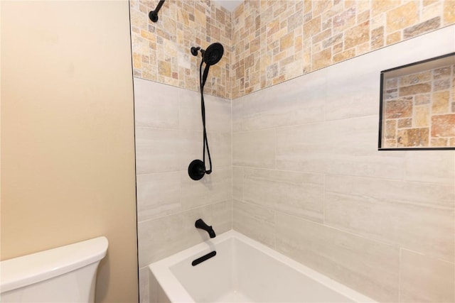 6950 Ryan Gulch Rd Unit 6950, Silverthorne, CO 80498 - full bath featuring toilet, bathtub / shower combination, and pet washing station