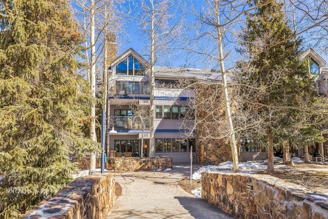 1203 W Keystone Rd Unit 2709, Keystone, CO 80435 - view of front of property featuring a chimney and a balcony
