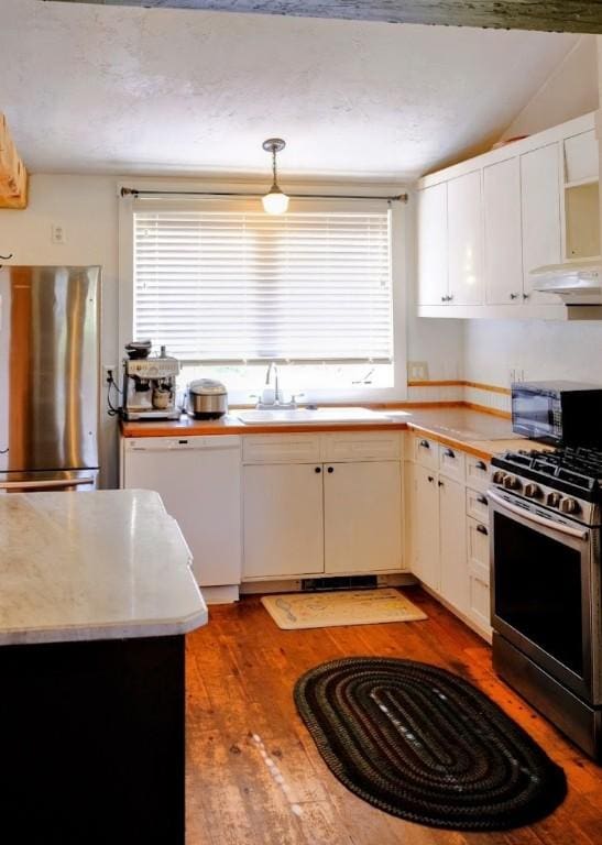 436 Clifton Ave, Yampa, CO 80483 - kitchen with appliances with stainless steel finishes, plenty of natural light, a sink, and light wood-style floors