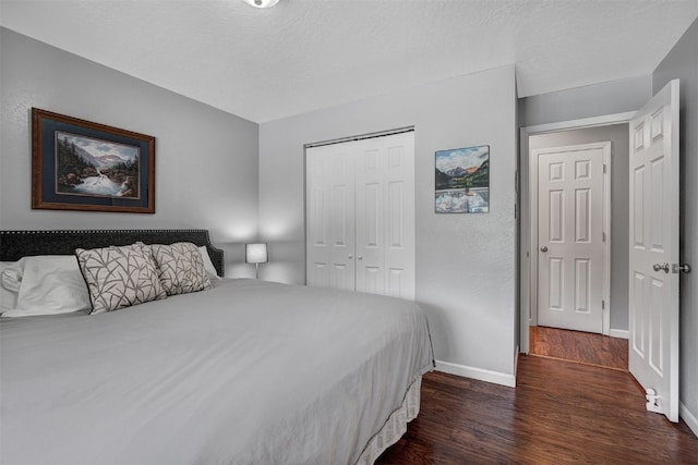 1153 Straight Creek Dr Unit 204, Dillon, CO 80435 - bedroom featuring baseboards, dark wood-type flooring, and a closet