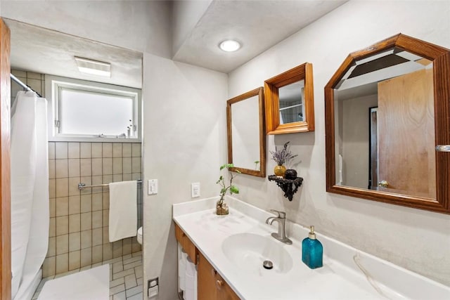 71 Barking Dog Rd, Silverthorne, CO 80498 - full bathroom featuring vanity, toilet, and curtained shower