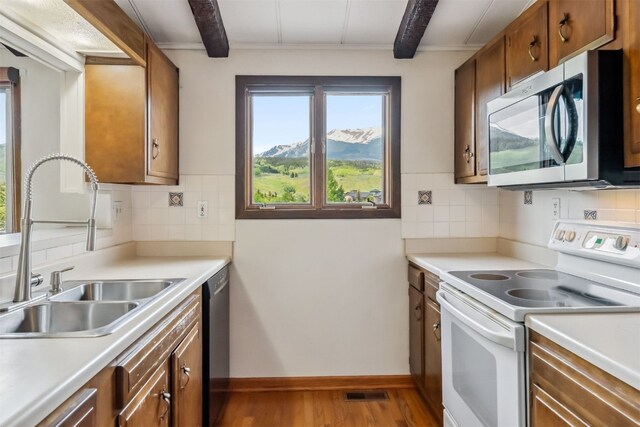 361 Lagoon Ln, Silverthorne, CO 80498 - kitchen with stainless steel microwave, electric stove, a sink, light wood finished floors, and dishwasher