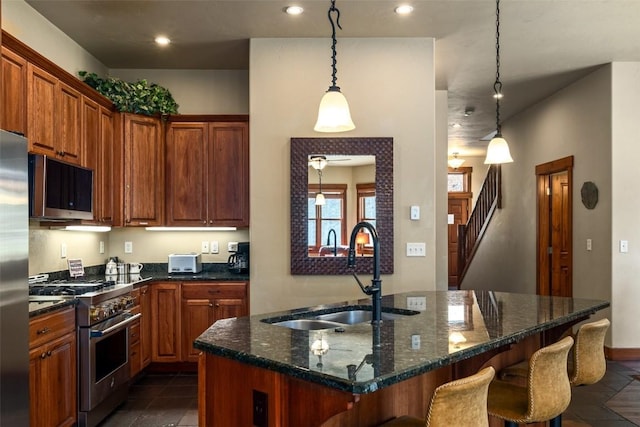 1532 Moraine Cir Unit 40, Steamboat Springs, CO 80487 - kitchen featuring stainless steel appliances, a sink, recessed lighting, a kitchen bar, and an island with sink