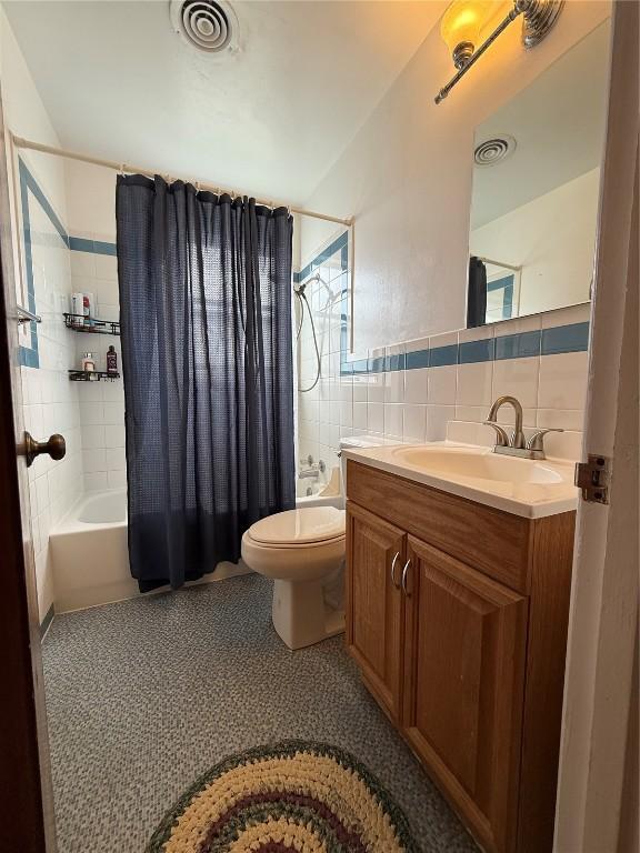 635 School St, Craig, CO 81625 - full bathroom featuring shower / bath combination with curtain, tile walls, toilet, and vanity