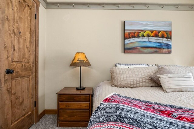 bedroom featuring baseboards and carpet flooring