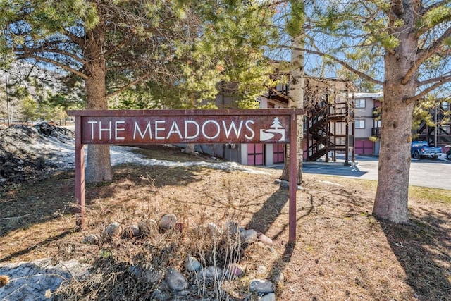 view of community / neighborhood sign