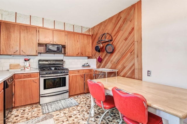 kitchen with black appliances and backsplash