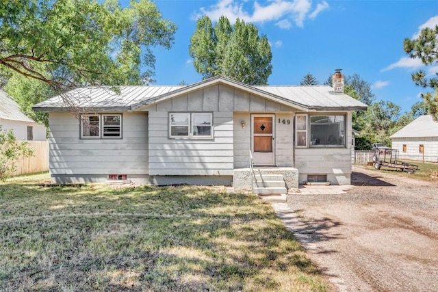 view of front of house featuring a front yard