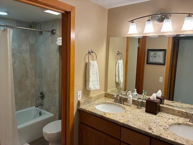 21640 US Highway 6 Unit 2122, Keystone, CO 80435 - bathroom with double vanity and shower / tub combo