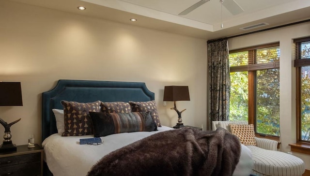 bedroom with visible vents, recessed lighting, and ceiling fan