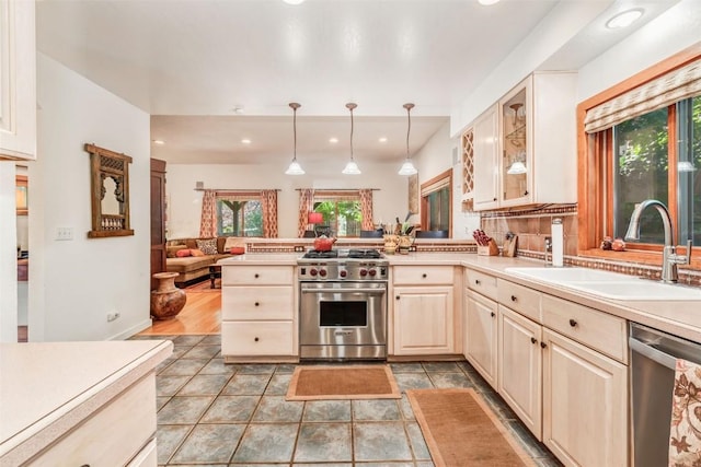 424 3rd St, Steamboat Springs, CO 80477 - kitchen with stainless steel appliances, a sink, a peninsula, healthy amount of natural light, and recessed lighting