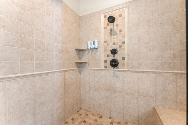 full bath with tiled shower