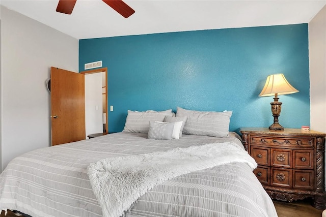 bedroom with ceiling fan