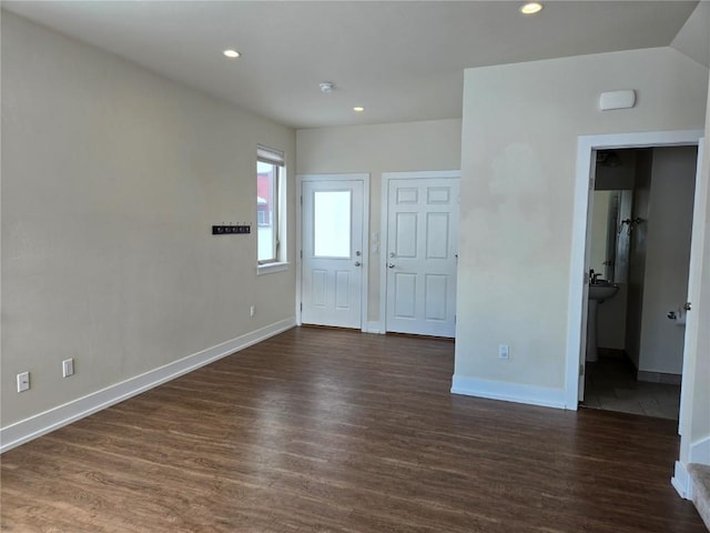 unfurnished room featuring dark wood-type flooring, recessed lighting, and baseboards