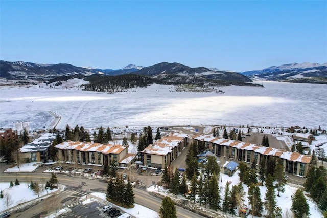 water view featuring a mountain view