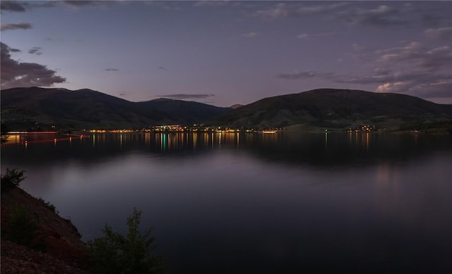 water view featuring a mountain view